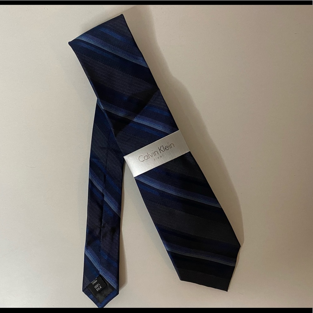 NWT Calvin Klein Midnight Stripes Tie